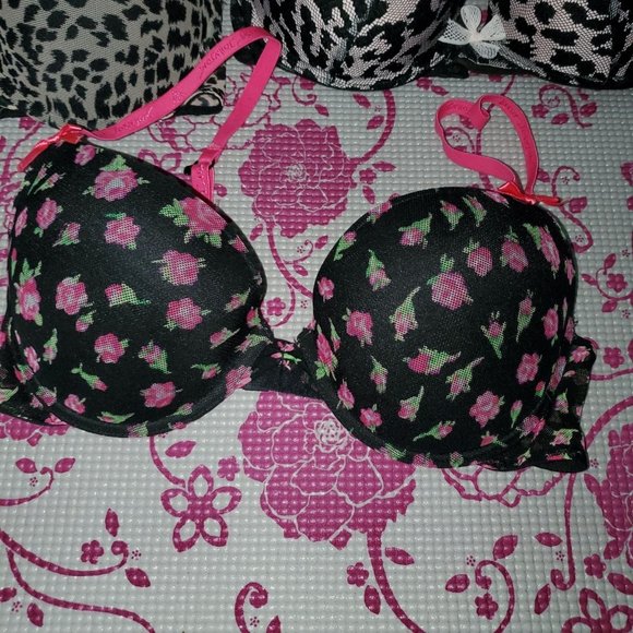 Betsey Johnson/Victoria's Secret Bra Bundle x3 - Picture 3 of 8